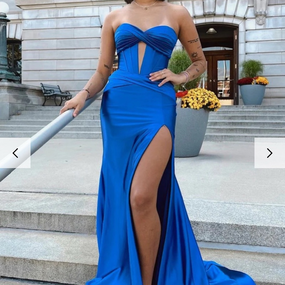 Blue Sleeveless Sweetheart Slit Gown for Prom